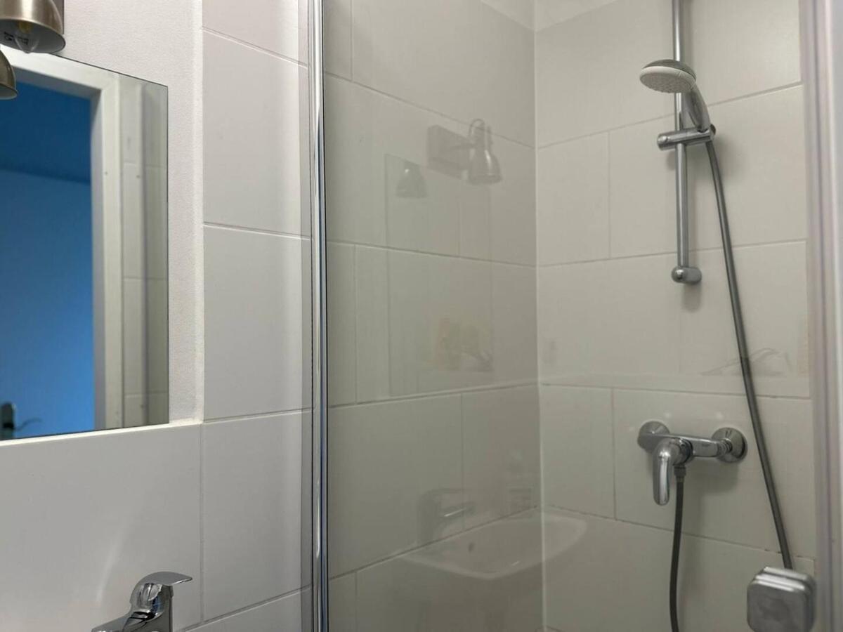 Perfect Location, 2 Min To Main Station Appartement Wenen