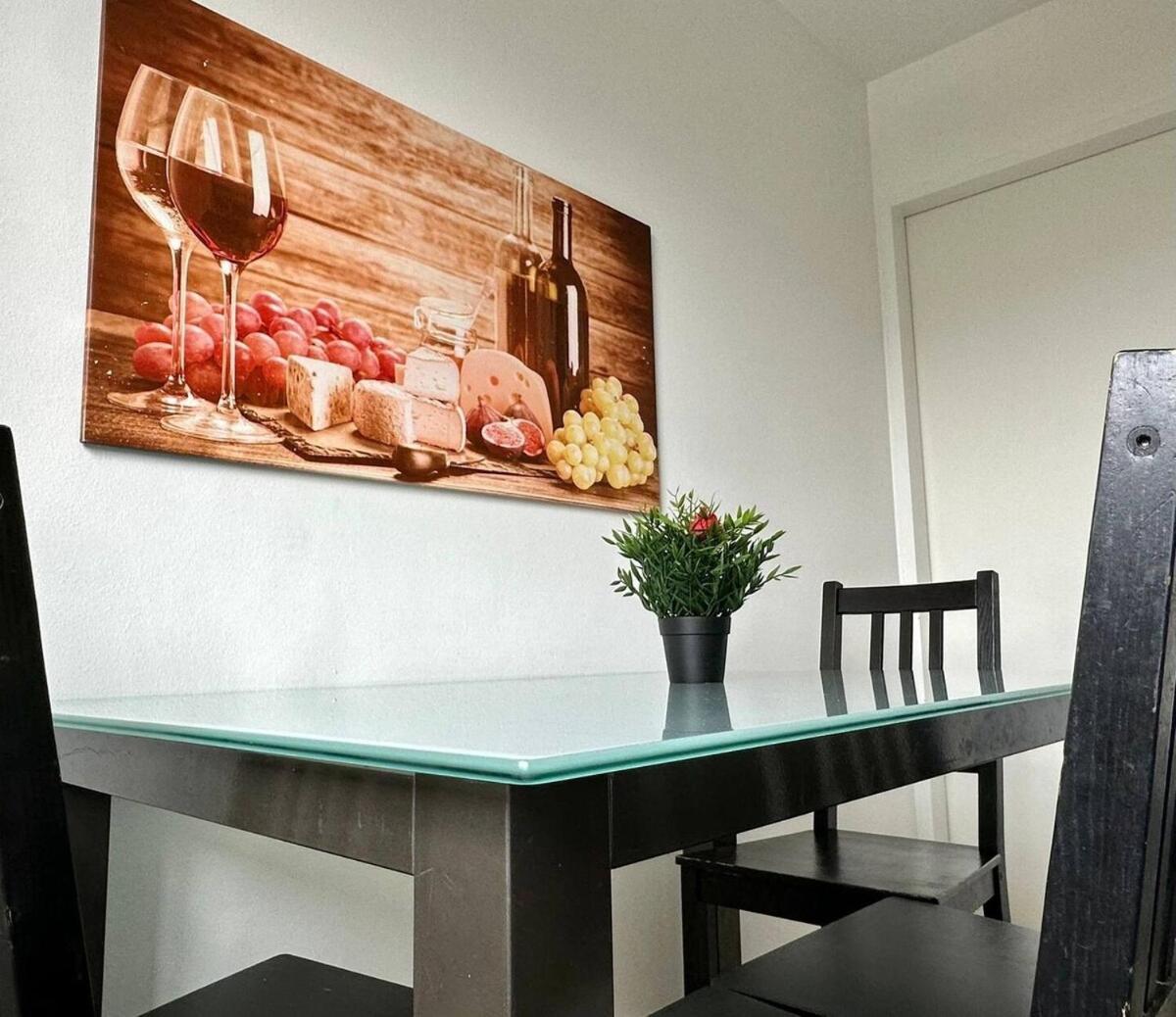 Perfect Location, 2 Min To Main Station Appartement *