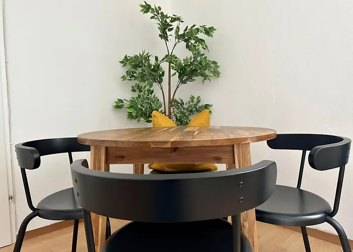 *King Bed Home+Netflix*Next to Hauptbahnhof