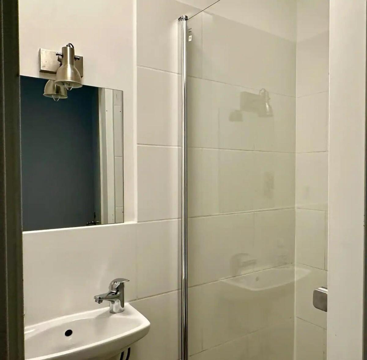 Apartment Perfect Location, 2 Min To Main Station Wien